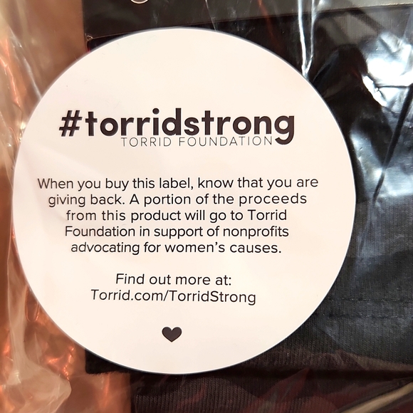 ❤️NWT VINTAGE TORRID BREAST CANCER AWARENESS CAMO CROP LEGGING POCKETS - PLUS - Picture 5 of 14